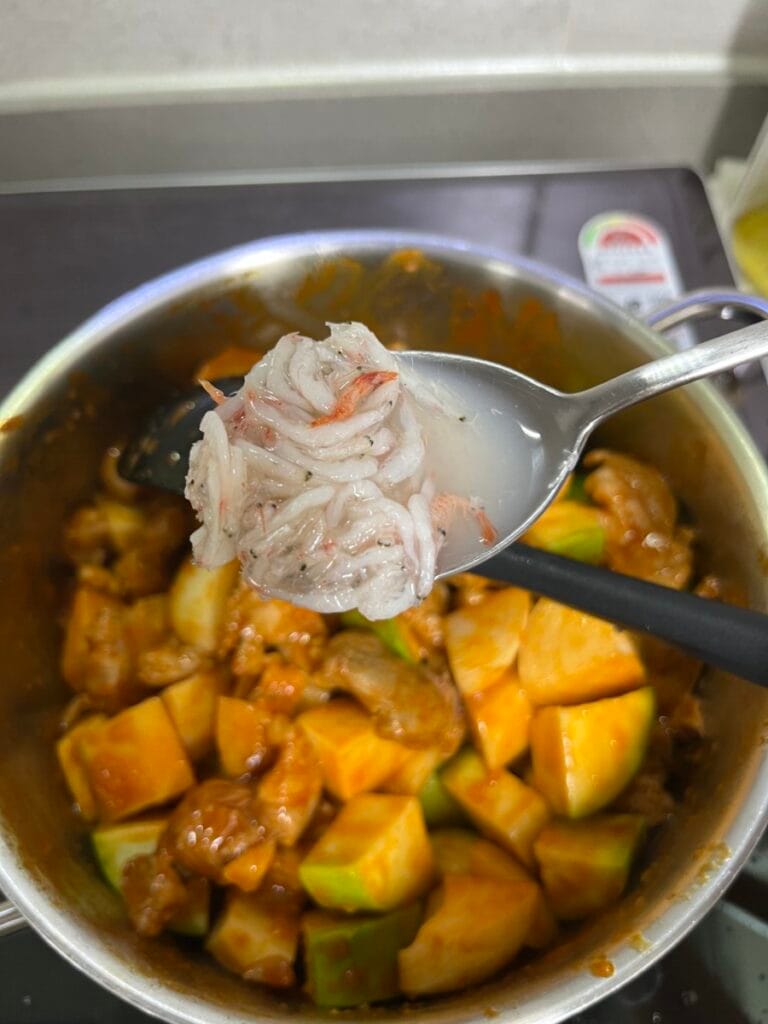 새우젓 넣고 볶기