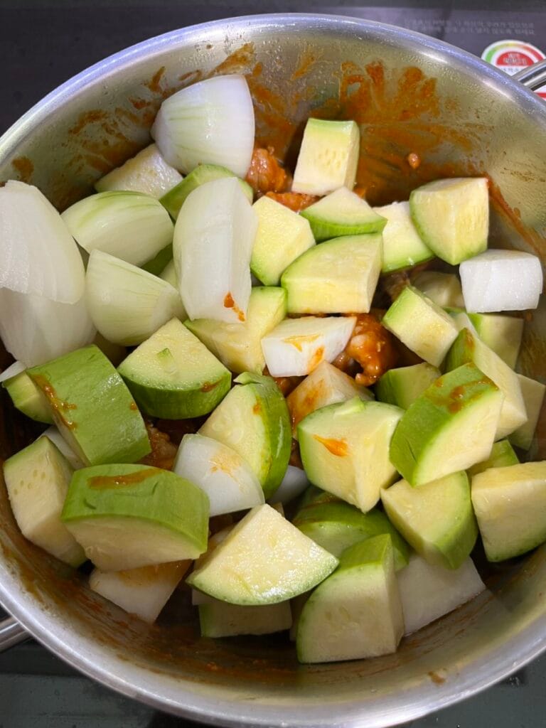 모든양채 넣고 볶기