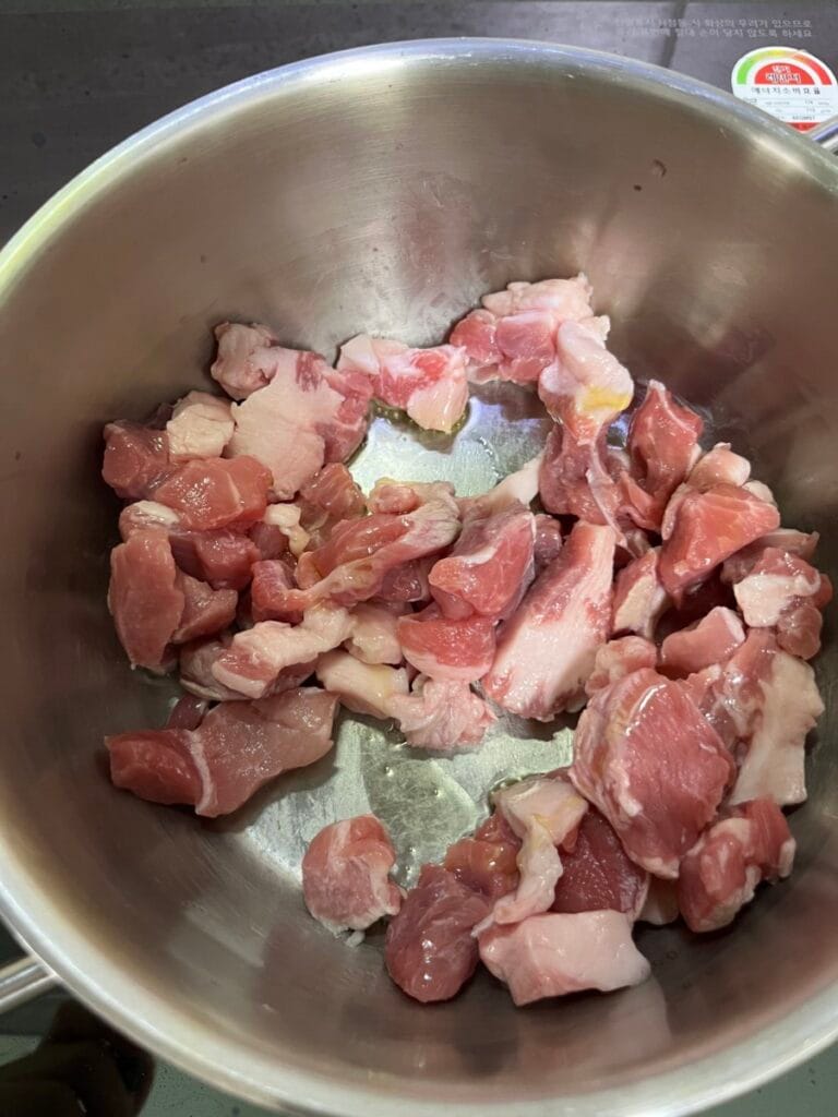 올리브유 넣고 볶기