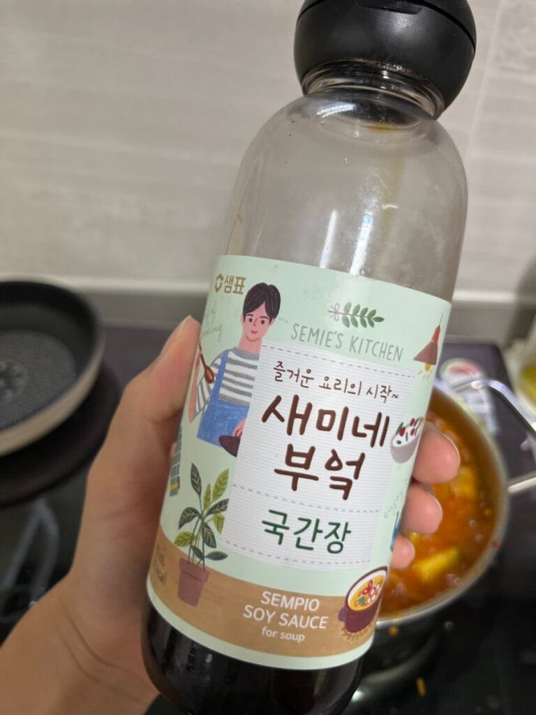 조미료넣기_국간장