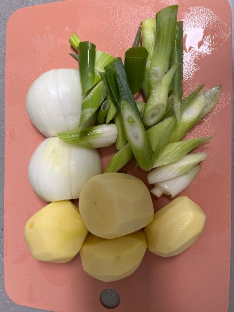 감자,양파,대파 커팅하여 재료 준비한 것