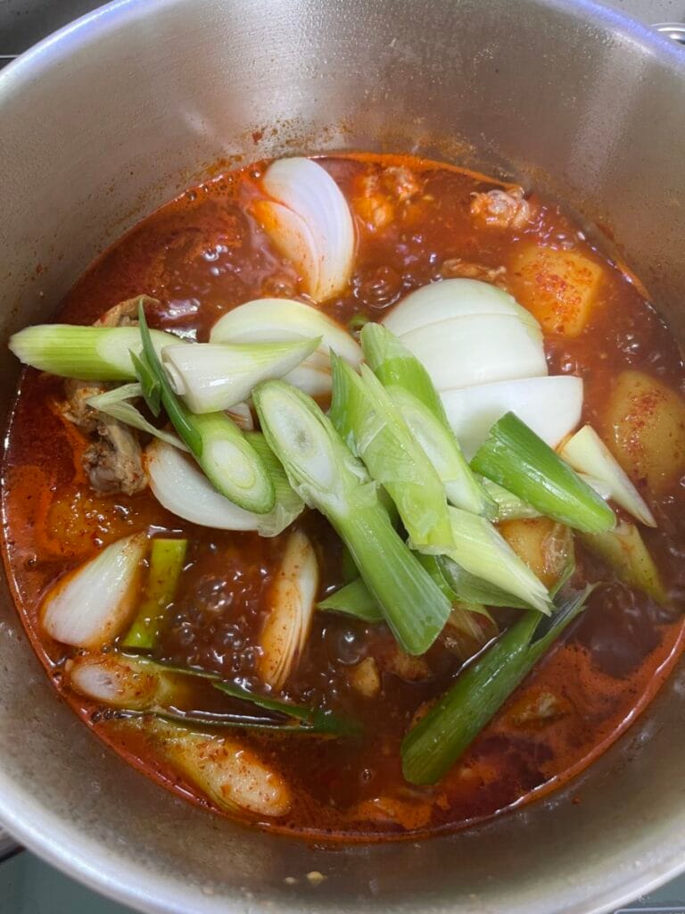 양파,대파 넣고 끓여주기